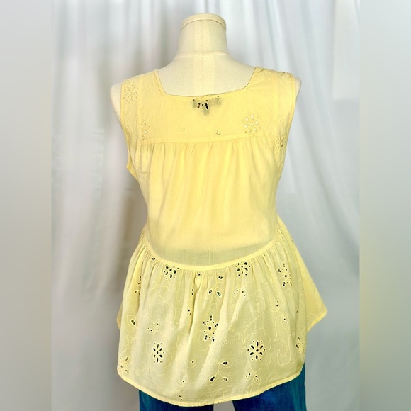 Melissa Paige Yellow Eyelet Peplum Blouse (842) - Picture 2 of 11